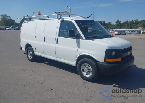 2017 Chevrolet Express 2500 Work Van z USA, uszkodzony, nr VIN 1GCWGAFF7H1118835
